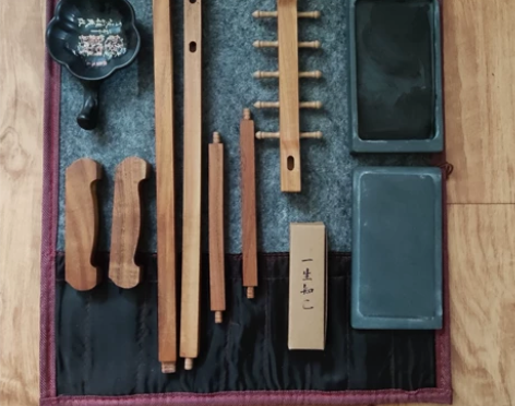 问心堂墨条22原价28,学生砚12,笔帘1...