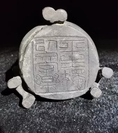 铜笔洗铜镇尺高60cm宽70cm。 感兴趣...