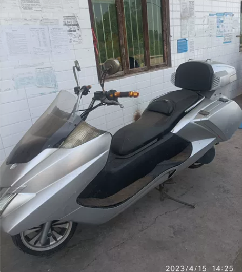 经典两轮摩托车，手续证件齐全，保险一月才买...