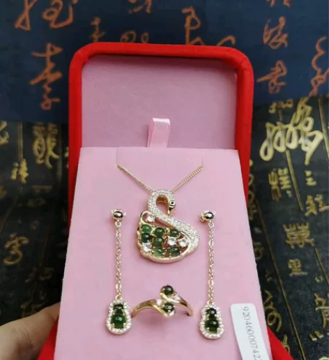 全新缅甸A货翡翠18K镀金镶嵌冰蛋翡翠天鹅...