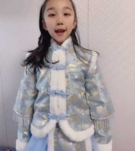 女童拜年服 演出服 汉服 表演穿过一次 1...