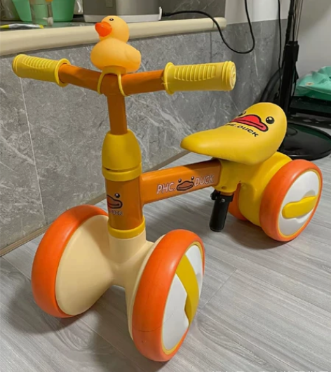 【全新未拆封】撤店低价出售小黄鸭平衡车乐的...