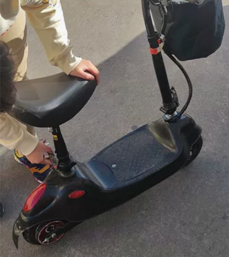 折叠小电动车，在新东亚那块的雅迪那里175...