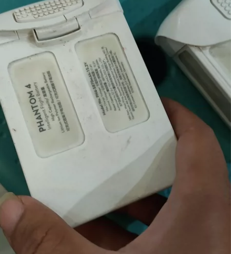 大疆大疆精灵4原装电池. 感兴趣的话点“我...