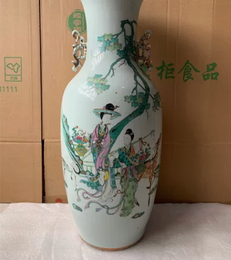 晚清双彩人物瓶，画工精美，品相完好，非常细...