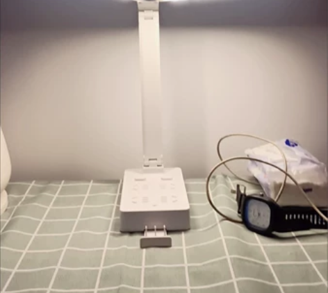 【甩卖】室友家是卖插座台灯的，让我帮忙线上...