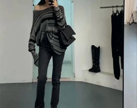 2023年新款春秋微喇黑色牛仔裤高腰显瘦拖...