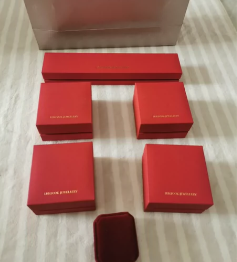 订婚结婚首饰盒 五金首饰加钻戒一套。可以放...