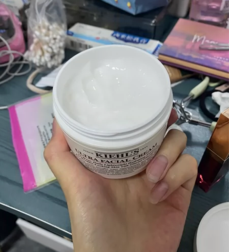 出科颜氏高保湿面霜，去年双十一李佳琦直播间...