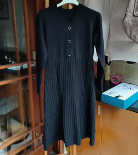 小宜定制针织v领黑色长袖连衣裙m码 买来就...