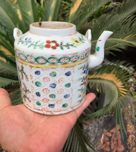 清早粉彩茶壶，品还行，画工赏心悦目，有条老...
