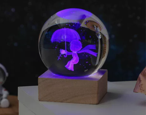 宇宙小夜灯摆件水晶球装饰品全新 感兴趣的话...