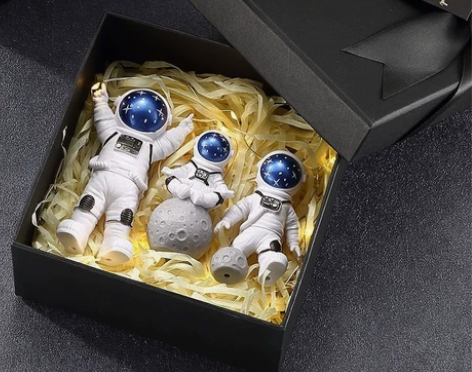 【全新包邮】宇航员摆件小太空人模型汽车家居...