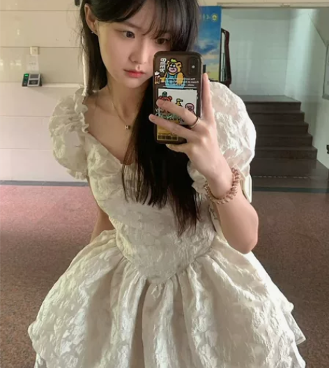 夏季新款提花收腰泡泡袖很仙的小众公主裙显瘦...