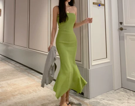 性感绿色连衣裙女2023早春新款针织法式气...