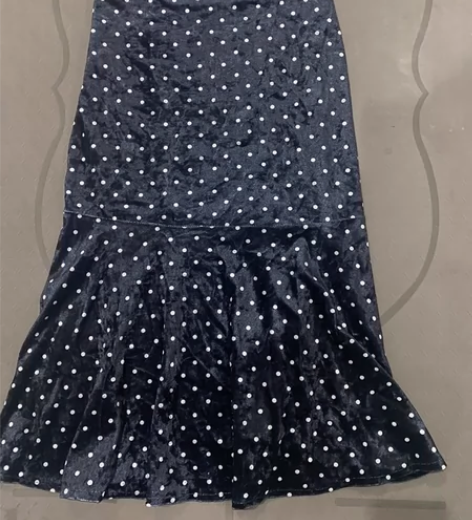 波点丝绒鱼尾裙 感兴趣的话点“我想要”和我...