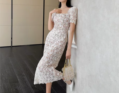 2023年春季新款女装性感方领蕾丝气质显瘦...