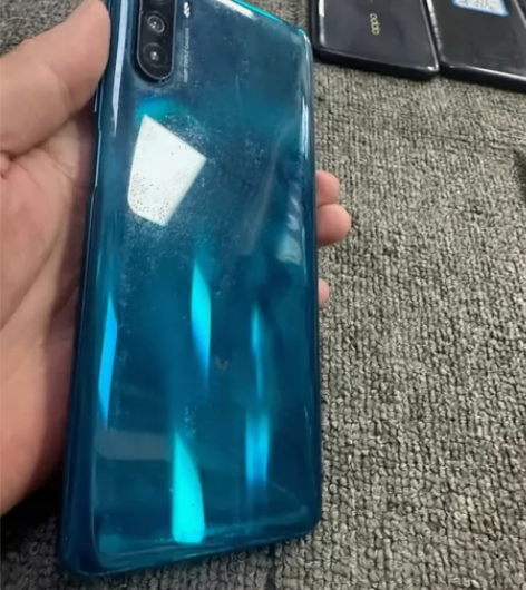 华为麦芒9 8加128g，以前屏幕开胶过，...