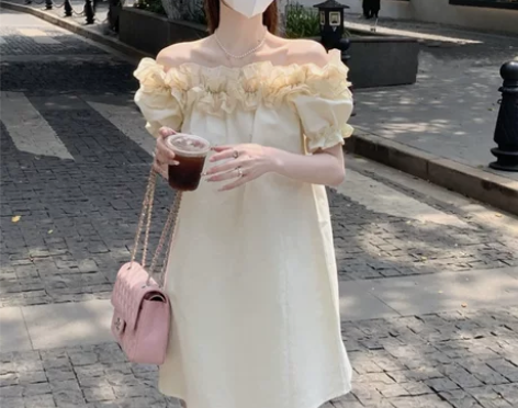 港风女度假小性感棉麻泡泡袖荷叶边一字领露肩...