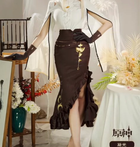 出凝光cos服 仅穿过一次 穿着和朋友一起...