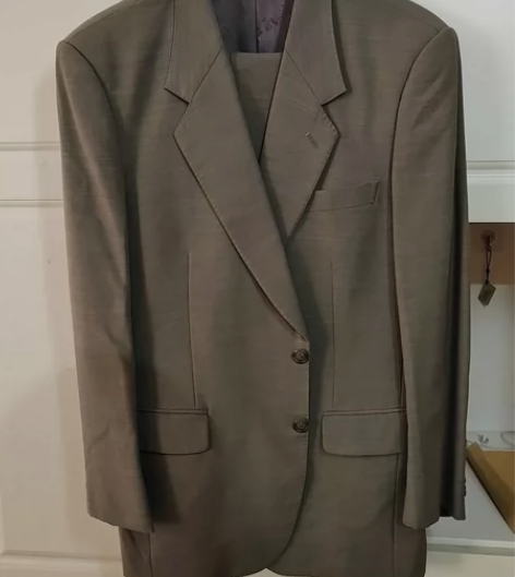 红都男士西服，很淡的绿色，纯毛，上衣内衬开...