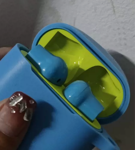 一加 蓝色buds 这个是只卖耳机仓 会...