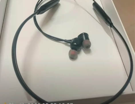 挂脖式运动蓝牙耳机 朋友送的礼物，带着不习...