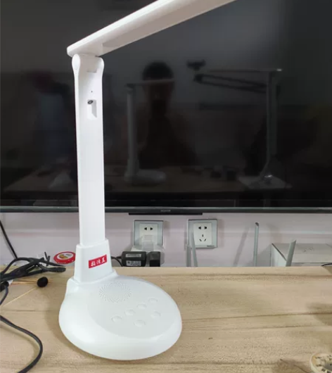 指读王台灯一个。成色很新。5w功率，冷暖灯...