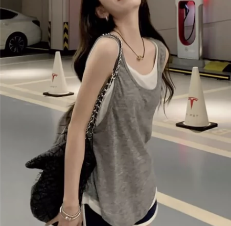 全新，洋气运动两件套女假两件背心甜辣热裤学...