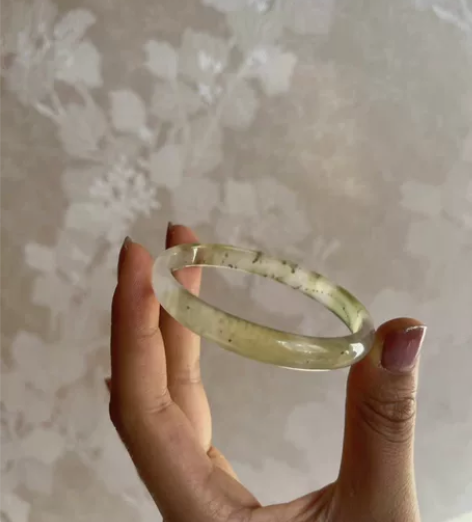 绿色飘草花玛瑙手镯 里面有半圈都是龙鳞纹5...
