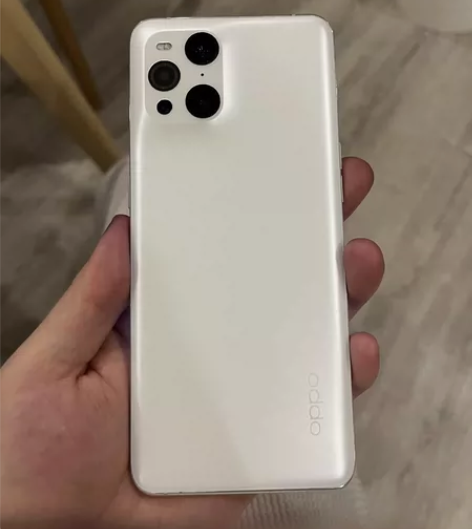 在用的findx3   外屏碎了但是使用正...