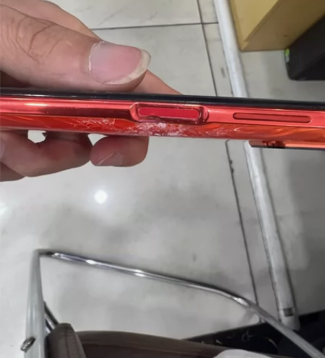 荣耀V30   6+128外爆后盖爆边框开...