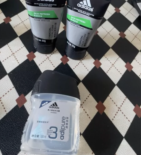 Adidas阿迪达斯男士炭爽洁面膏50ml...