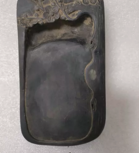 清代精品端砚，雕刻喜上眉梢，精美绝伦，落款...