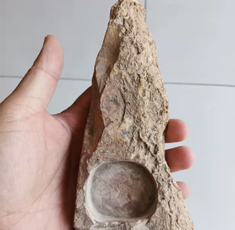 下乡收获一只老红丝石镇纸，原石造型，挖一小...