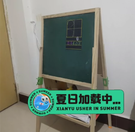 画架，正反面都可以画，闲置很久了。自提。尺...