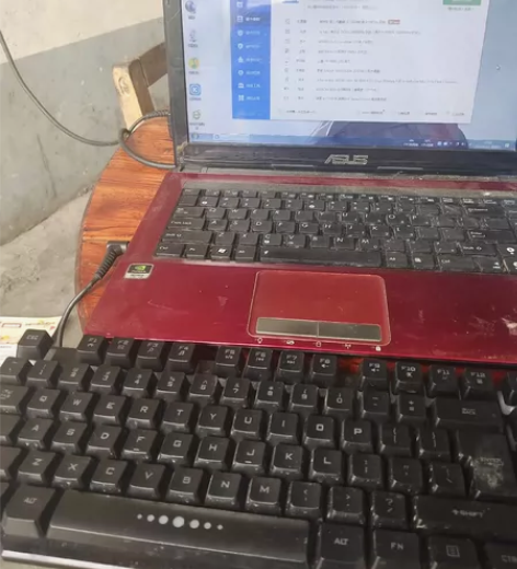 闲置一台华硕笔记本，电池不耐用其他都没有问...