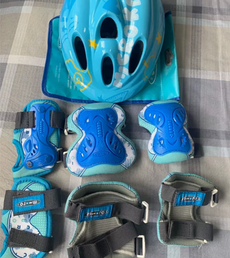 米高护具一套L码外加头盔还有书包 护具用过...