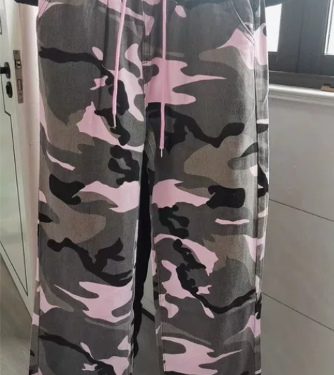 一款休闲百搭又很有街头风格的裤子，宽松舒适...