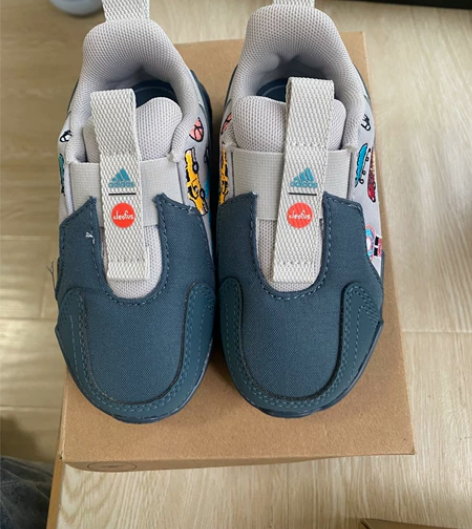 全新阿迪童鞋，尺码6.5K，脚长13.5厘...