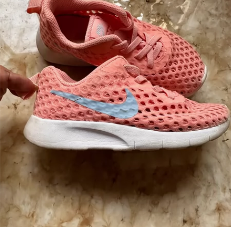 耐克儿童运动鞋，7Y码，相当于40码，正品...