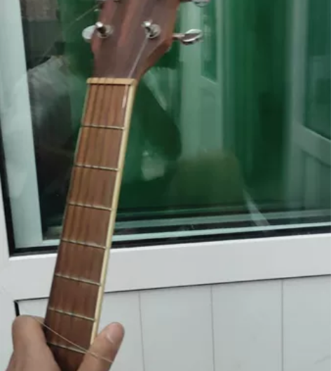 闲置吉他，断了一根弦，还有一道划痕，120...