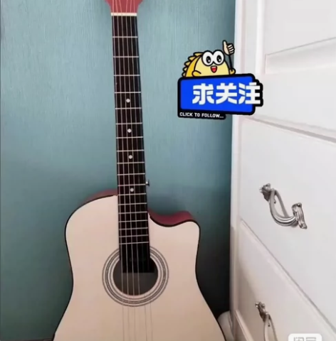 当时在吉他店买的,原价一千多,当时还报了课...