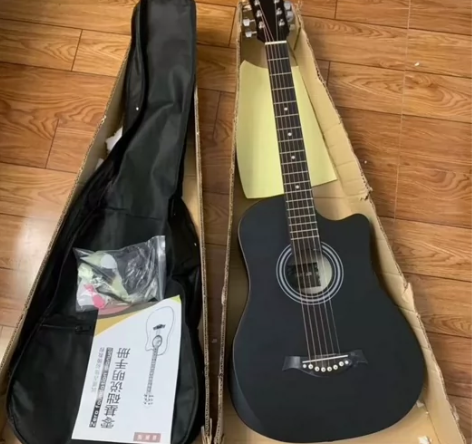 毕业了带不走，原价1300买的几乎全新吉他...