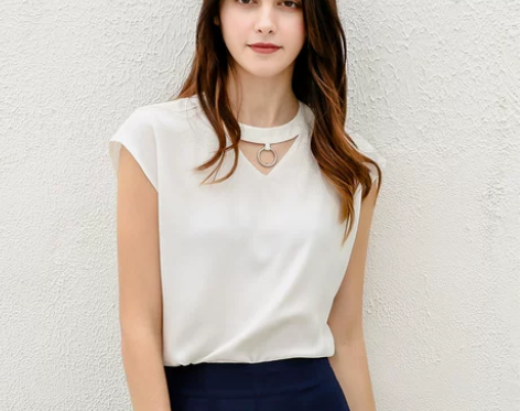 简朵女装夏季新款米白色圆领修身百搭透气舒适...