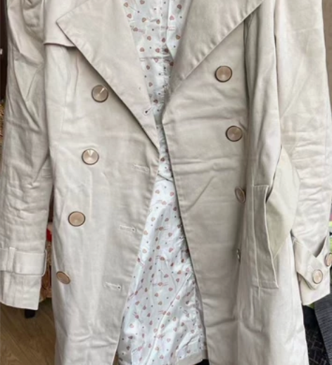 简朵风衣,适合100斤以内的美美 感兴趣的...