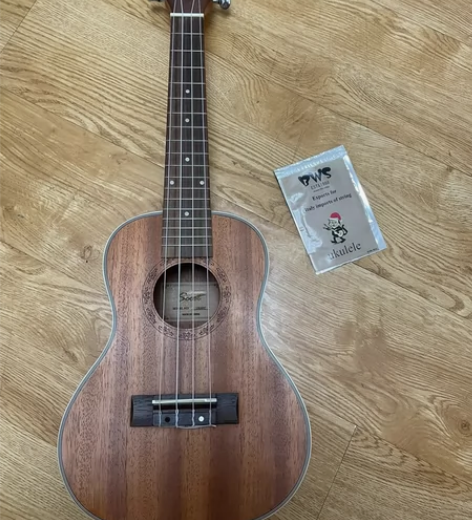 闲置，尤克里里便宜出 感兴趣的话点“我想要...