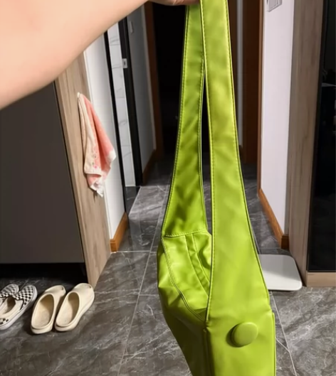 女士斜挎包 皮质：PU，没有用过，全新 5...