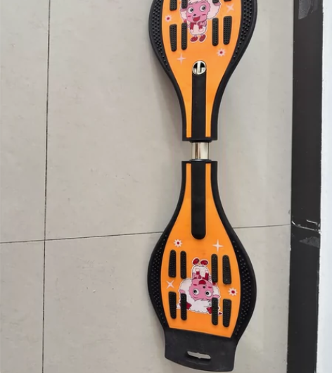 滑板 蛇形板 孩子只玩过两次 九九新 感兴...