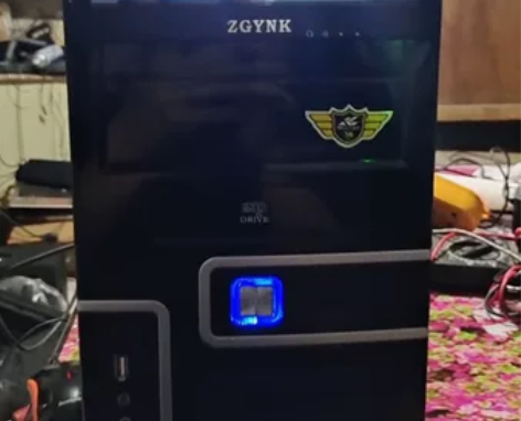 卖带副屏电脑主机，镜面高清屏，配置高，全新...